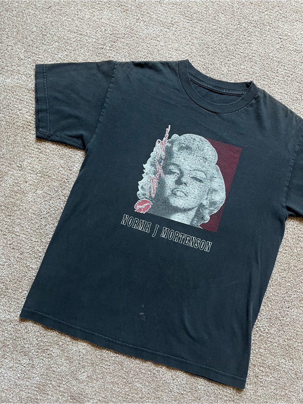 VTG 90’s Marlyn Monroe Faded Black Tee - Picture 4 of 4